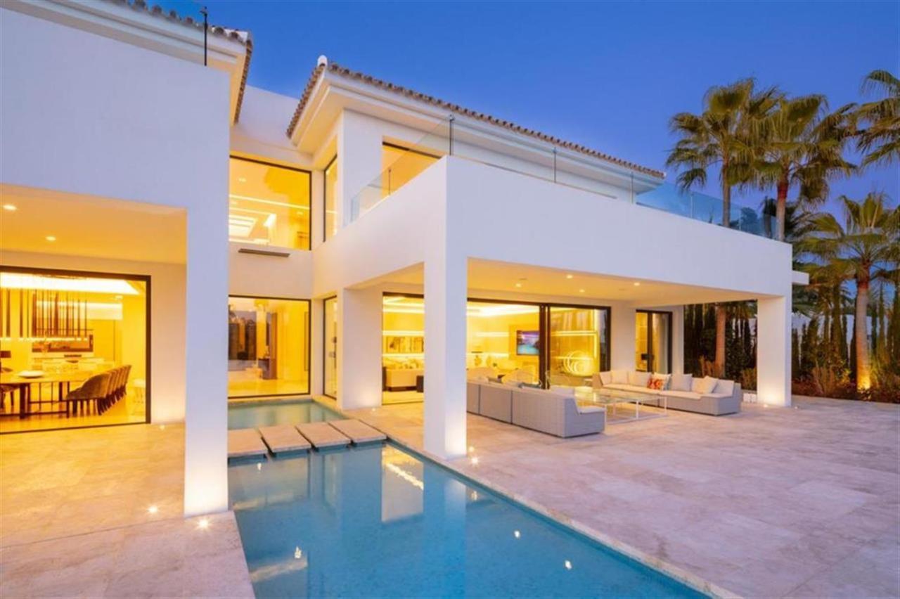Aurora Villa