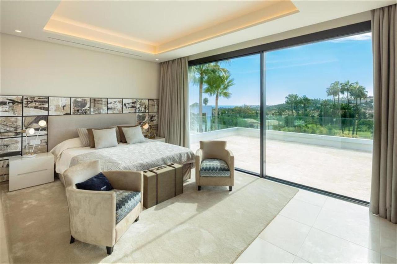 Aurora Villa *
